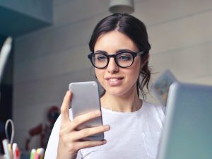 woman smiling t phone